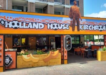 Holland House Kirchroa op de Markt in Kerkrade: feestelijke aftrap van het EK Voetbal