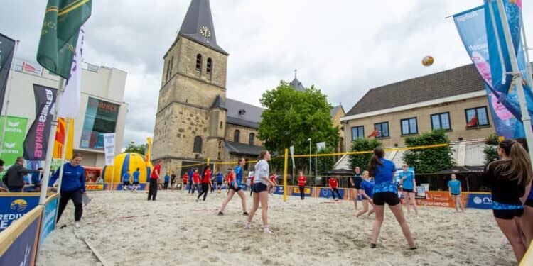Zand, zon en topvolleybal op het Pancratiusplein