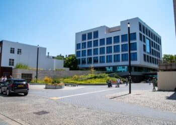 Vertraging bij spoedaanvragen reisdocumenten wegens NAVO-top