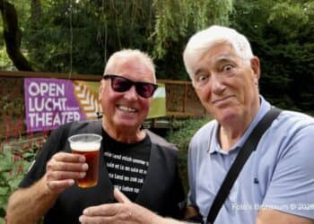 Fenomenaal optreden in Openluchttheater – Henk & Vrunj brengen het publiek in extase!