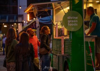Zomerse viering op Maanplein