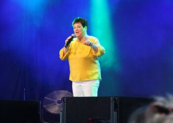 Beppie Kraft op Bloeiende Zondag in Vaesrade