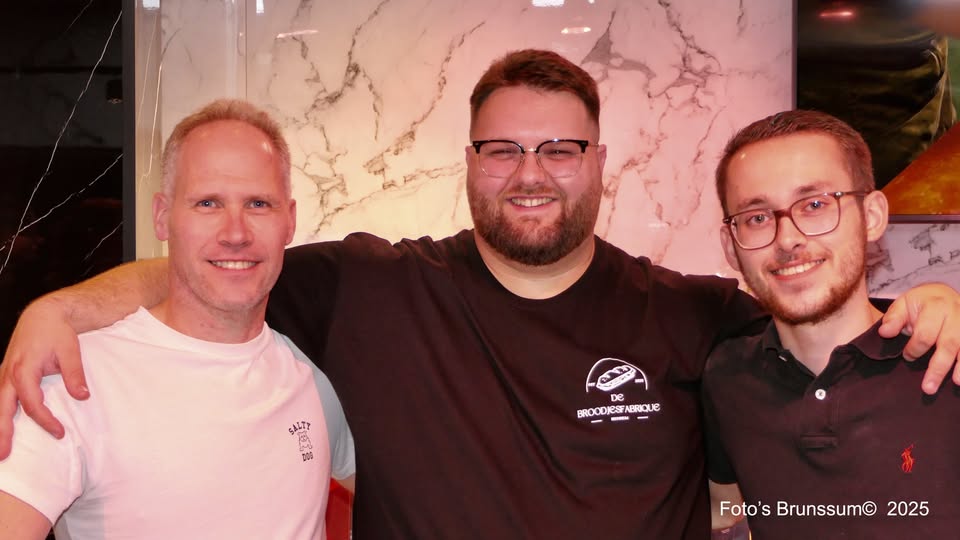 Feestelijke Openingsdrommen bij Broodjesfabrique en Slagerij Huben