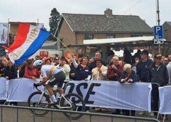 Frits Biesterbos knalt naar tweede plaats op WK Gravel