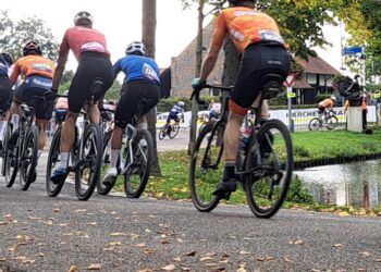 Wielrenners racen door Beekdaelen