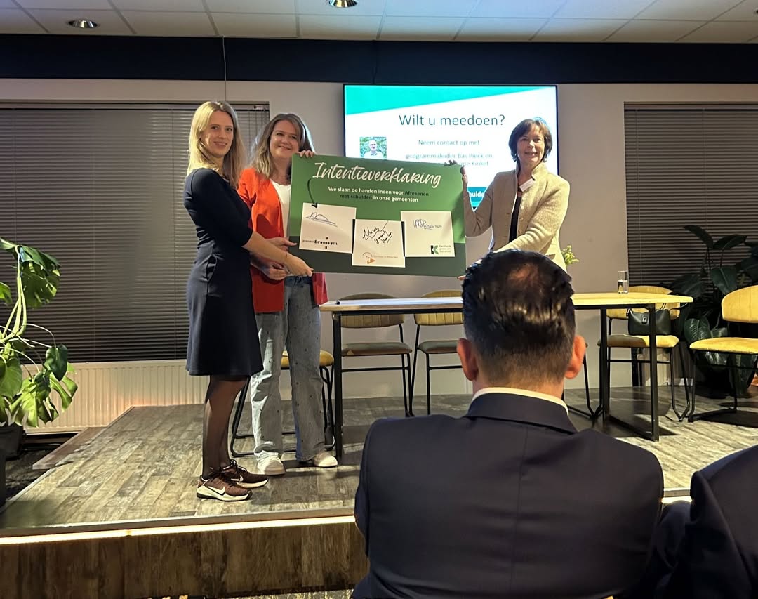 Schrijf een korte en pakkende titel in het Nederlands op basis van de onderstaande Facebooktekst: Ni