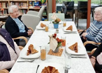 Stamppot en Zonnebloem: Een Halloweenfeest vol Gezelligheid