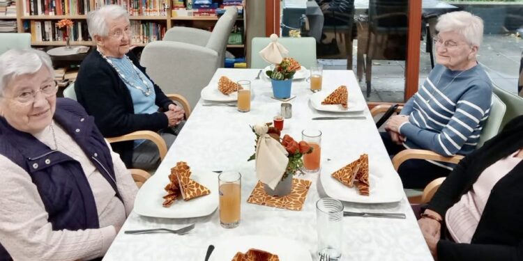 Stamppot en Zonnebloem: Een Halloweenfeest vol Gezelligheid