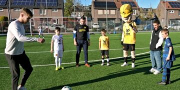 Voetbal, plezier en Roda JC-sterren in Kerkrade-Noord