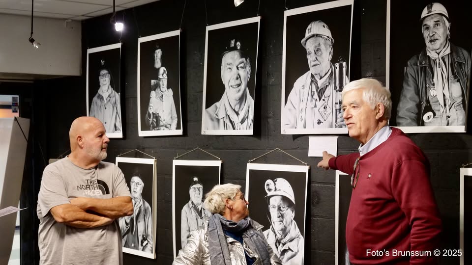 Burgemeester en wethouders ontdekken lokaal kunsttalent in De Parel