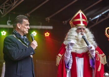 Sinterklaas arriveert feestelijk in Heerlen-Centrum