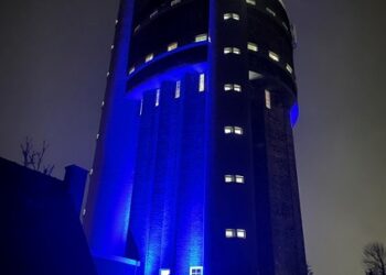 Schimmert kleurt blauw voor kinderrechten