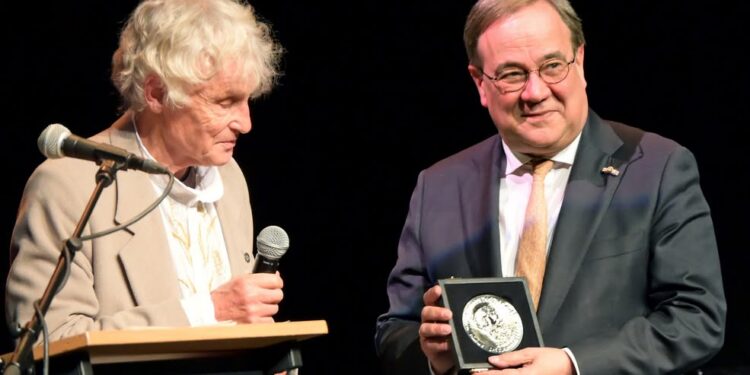 Armin Laschet ontvangt Martin Buber-plaquette