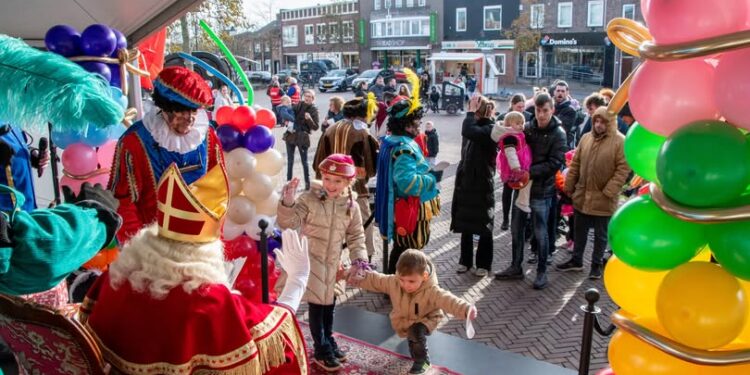 Sinterklaas komt aan in Hoensbroek-Centrum