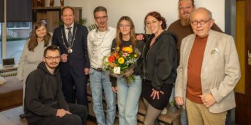 Viënna (17) en Jolein (21) ontvangen jongerenlintje