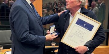 Gevierde Heerlenaar Jo Coenen ontvangt Erepenning