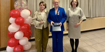 Poolse Ambassade reikt Ere-insigne uit