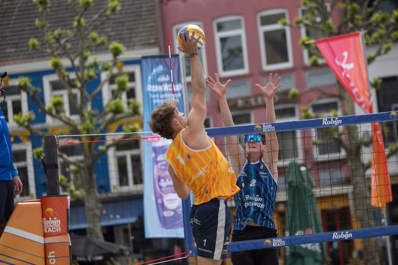 Topbeachvolleybal op het Pancratiusplein
