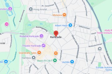 Auto rijdt woning binnen in Kerkrade: Twee gewonden